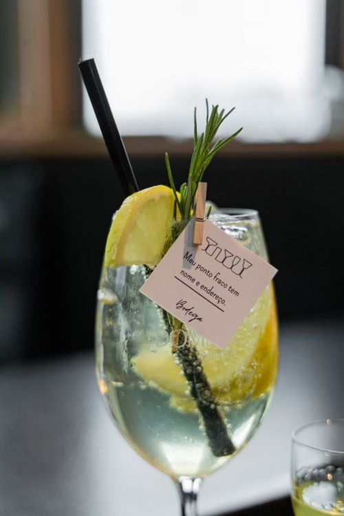 Drink cítrico servido pela Bodega